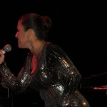 Paula Barrio cantando